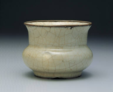 Zun vessel with grayish-green crackled glaze